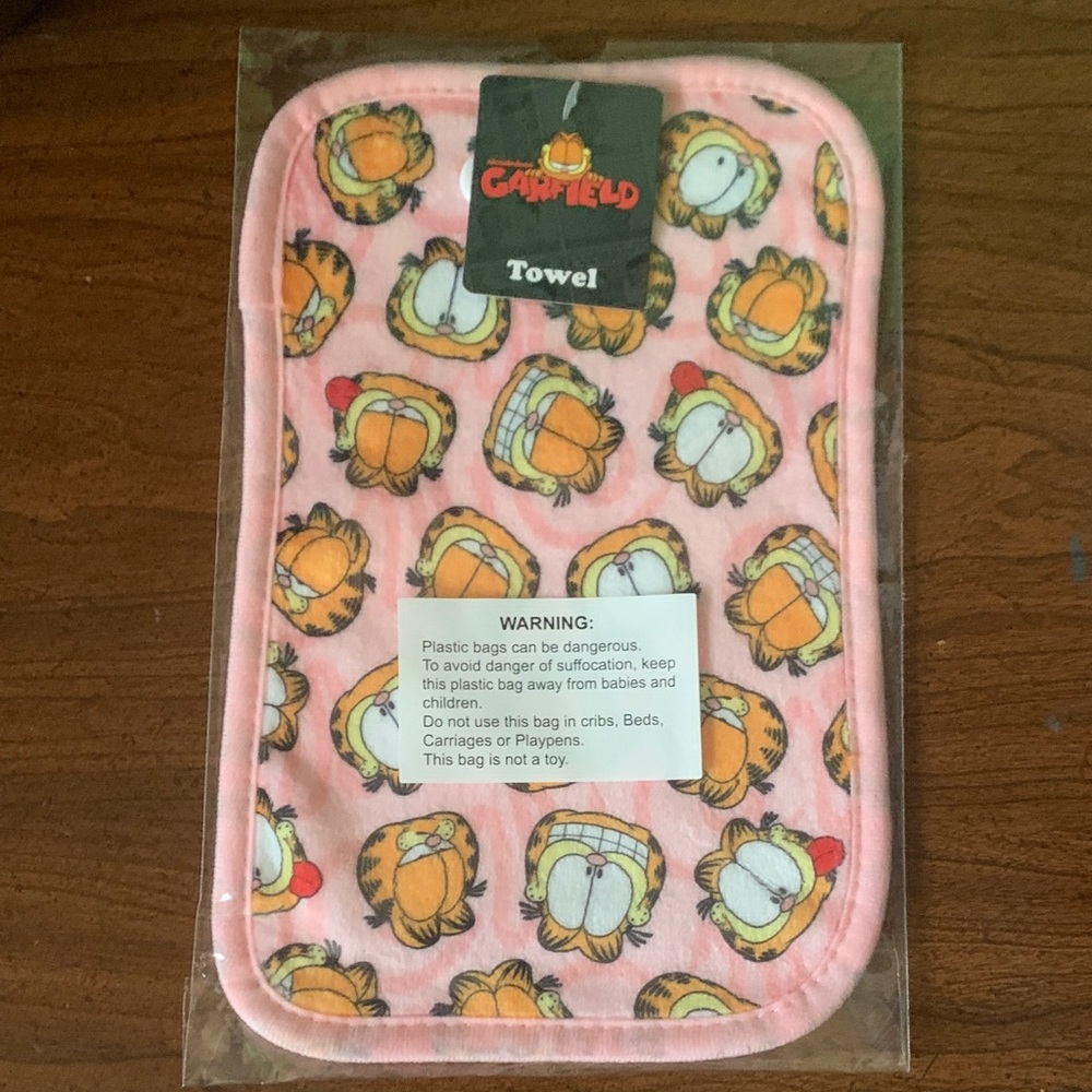 NWT Garfield Pink Towel